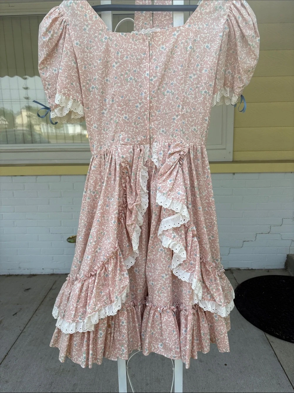 Women's Pink Floral Ruffle Casual Dress with Puff Sleeves
